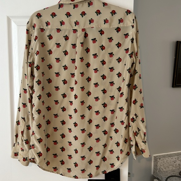 Equipment 100% silk blouse with floral print and front pockets. Size S. EUC - Picture 7 of 7